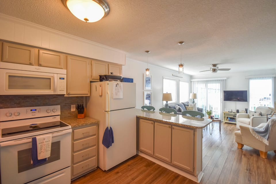 Coastal Condo w/ Public Atlantic Beach Access Apartment in Atlantic Beach