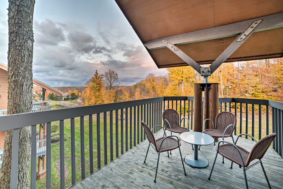 Ski-In/Ski-Out! Cozy Bellaire Resort Retreat! Apartment in Michigan