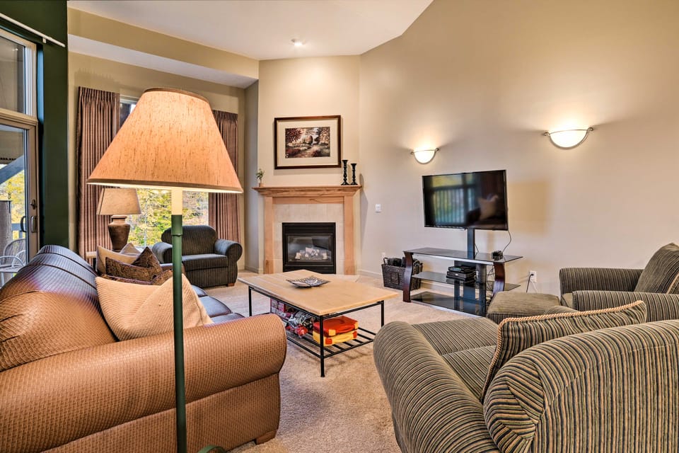 Ski-In/Ski-Out! Cozy Bellaire Resort Retreat! Apartment in Michigan