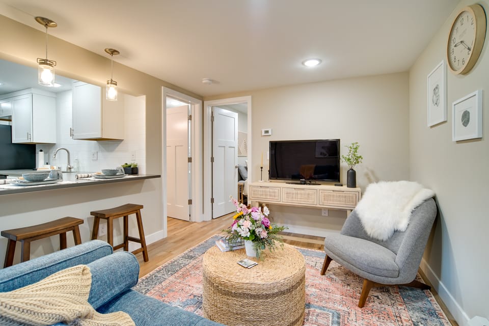 Alluring Anchorage Apt - Walk to Coastal Trl! Apartment in Anchorage