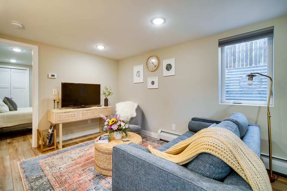 Alluring Anchorage Apt - Walk to Coastal Trl! Apartment in Anchorage