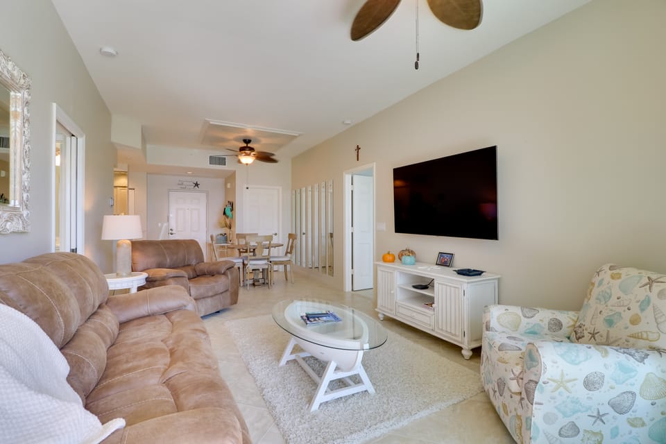 Waterfront Punta Gorda Condo w/ Pool Access! Apartment in Burnt Store Marina