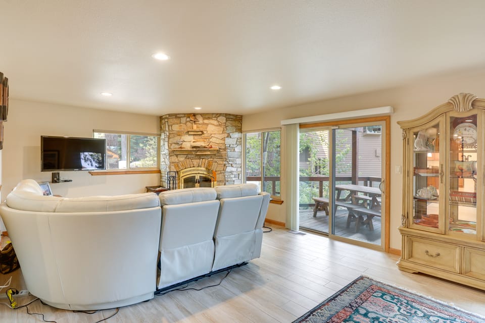 Deck & Beach Access: Lake Tahoe Shoreside Retreat! House in Round Hill Village