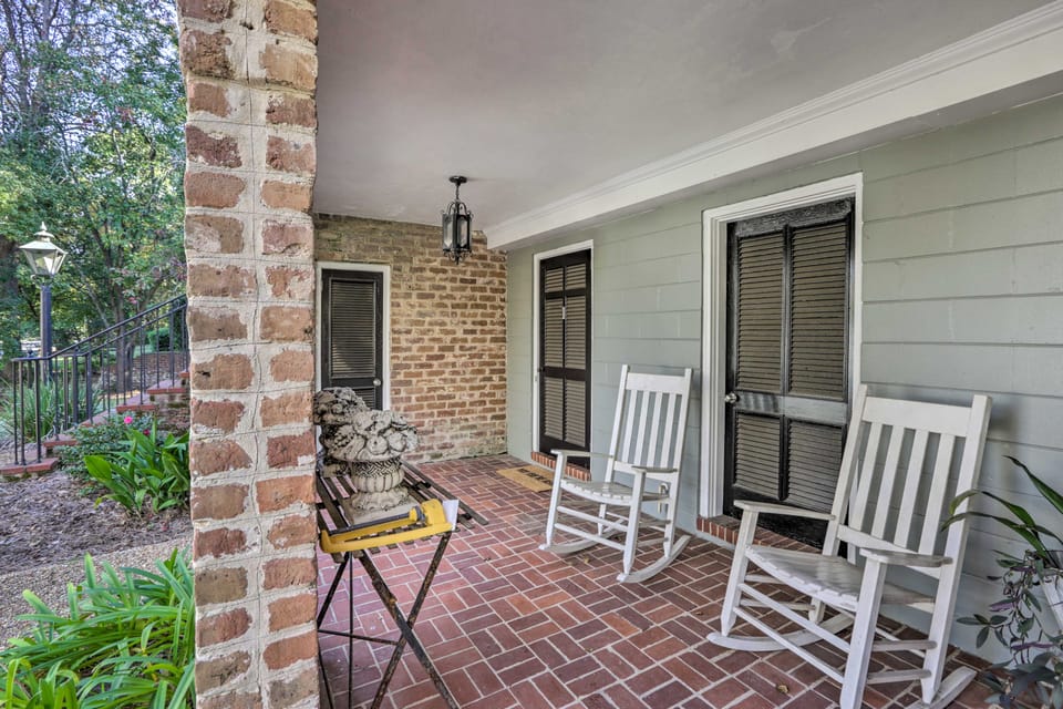 Walk to Broad St: Central Thomasville Condo Apartment in Thomasville