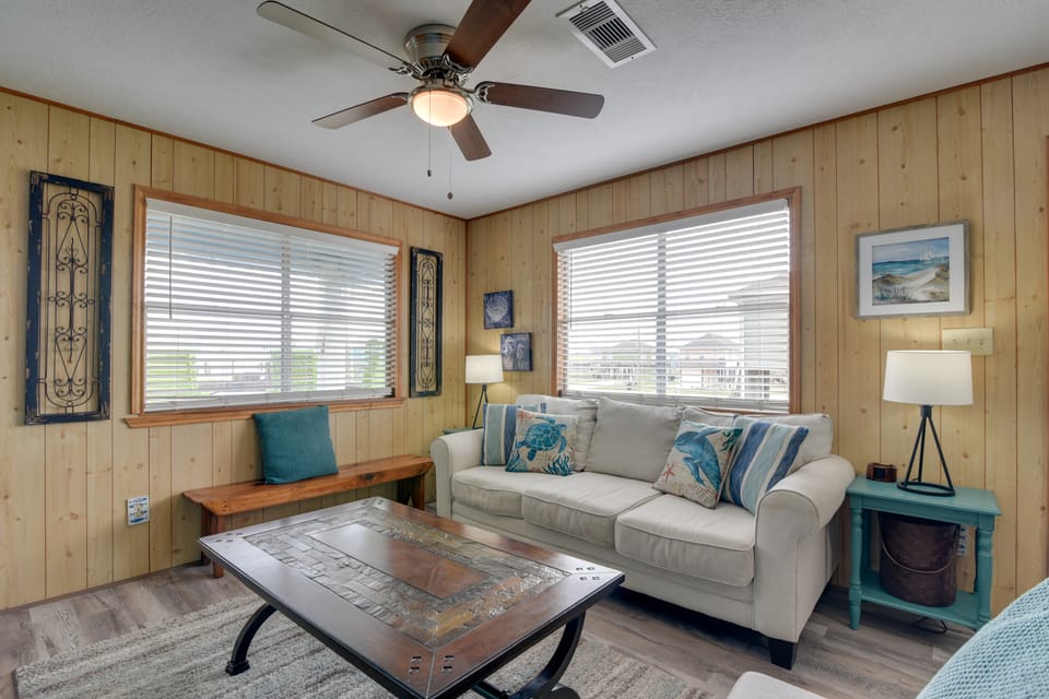1/2 Mi to Gulf: Family Home in Crystal Beach! Cottage in Bolivar Peninsula