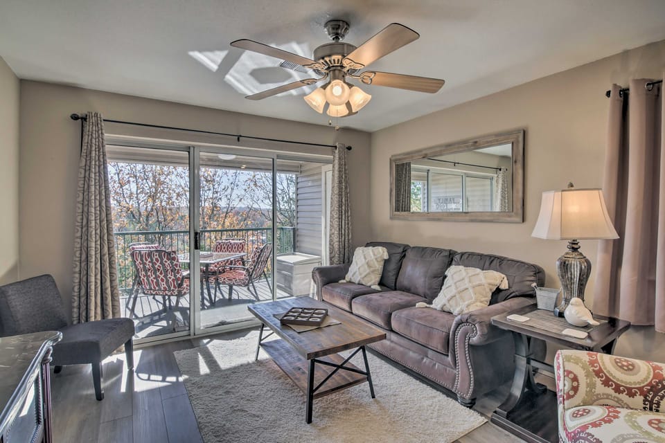 Modern Resort Condo ~ 3 Mi to Branson Landing Apartment in Ozark Mountains