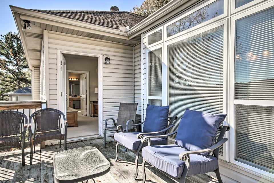 Home w/ Deck Near Lake Avalon, Boat Ramp + Golf! House in Bella Vista