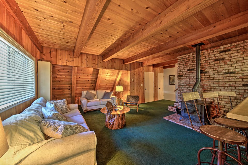 Cabin Hideaway < 1 Mi to Trinity Lake: Hike & Fish House in California