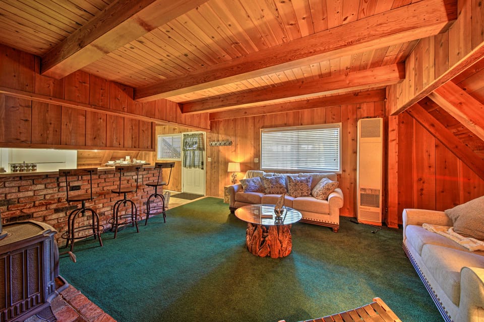 Cabin Hideaway < 1 Mi to Trinity Lake: Hike & Fish House in California
