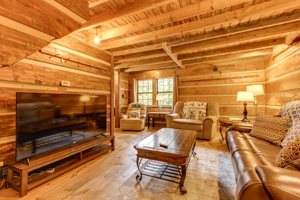 Fire Pit + Yard Games: Cosby Cabin Hideaway! House in Tennessee