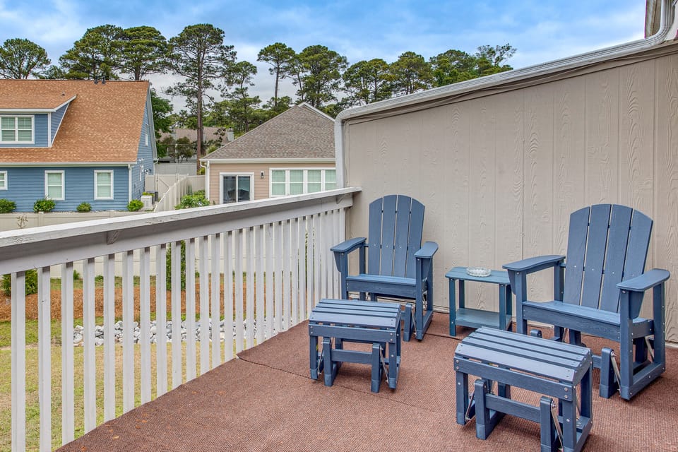 Patio & Balcony! NMB Townhome < 2 Mi to Shore Apartment in North Myrtle Beach