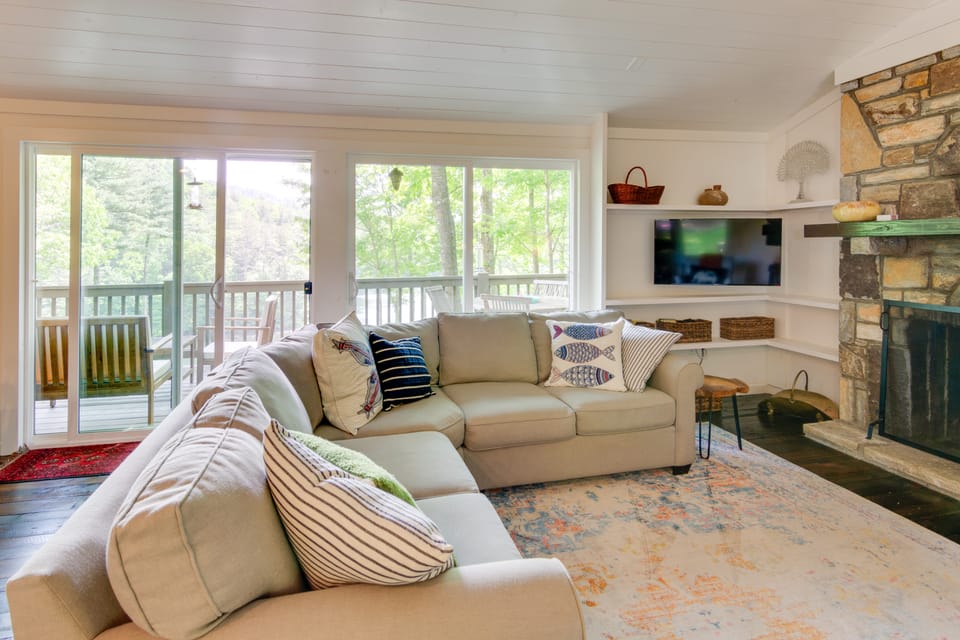 High-End Sapphire Retreat on Fairfield Lake! Apartment in Tennessee