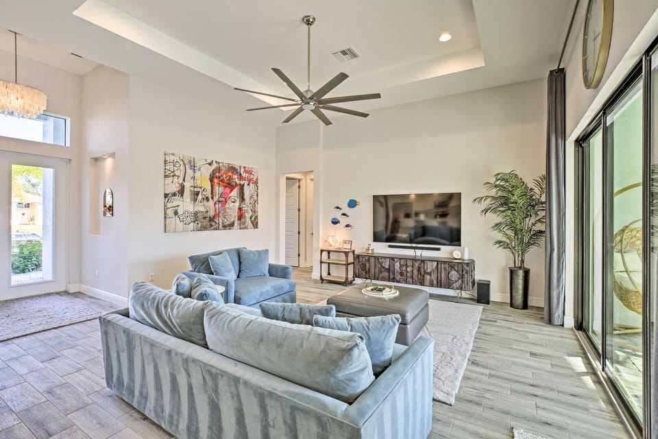 Sun-Seekers Getaway: Lavish Cape Coral Villa House in Cape Coral