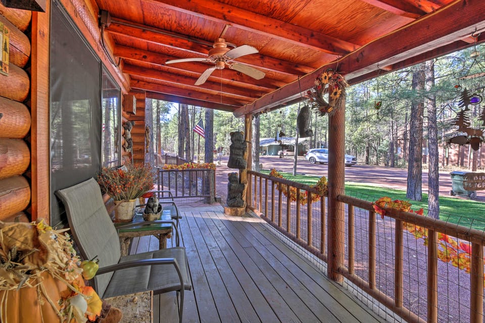 Family & Dog Friendly: Rustic Lakeside Cabin House in Pinetop-Lakeside