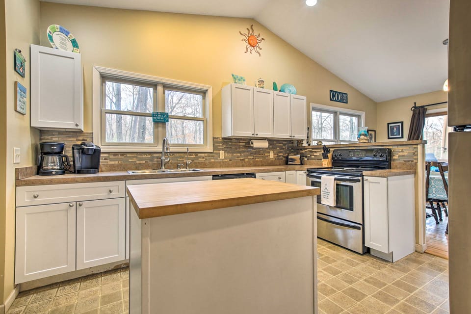 Lake Michigan Gem < Half-Mi to Private Beach! House in Wisconsin
