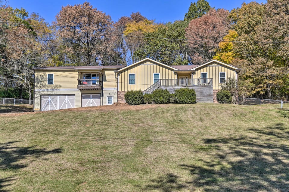 Mt Juliet Getaway w/ Yard: 22 Mi to Nashville House in Hendersonville