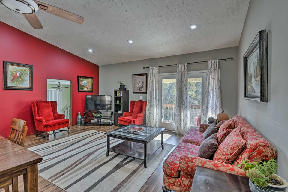 Mt Juliet Getaway w/ Yard: 22 Mi to Nashville House in Hendersonville