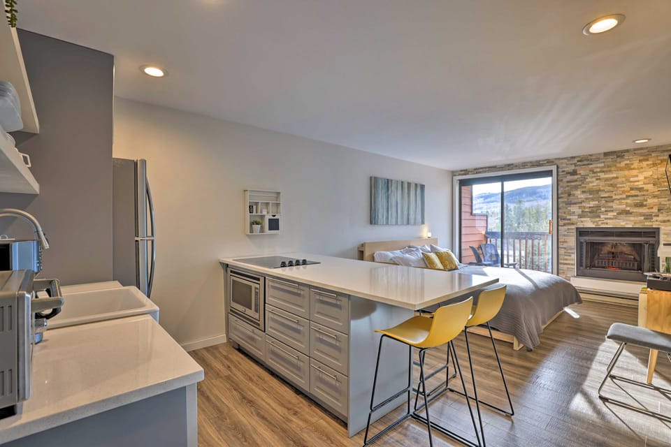 Walk to Main St Frisco! Modern Unit 7 Mi to Slopes Apartment in Frisco