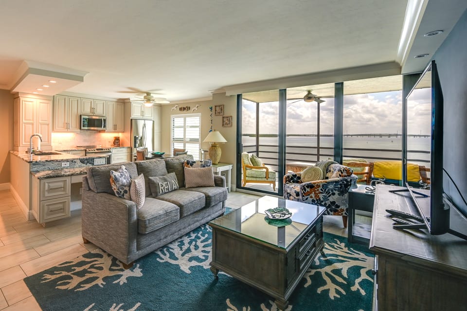 Coastal Marco Island Condo w/ Club Amenities! Apartment in Marco Island