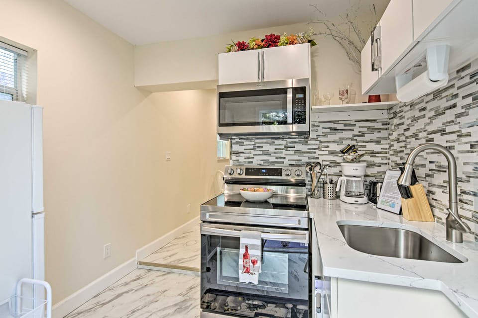 1 Block to Deerfield Beach: Studio w/ Fire Pit! Apartment in Deerfield Beach