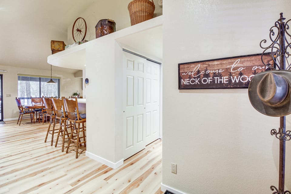 Near Hiking & Golfing: Pinetop Home w/ Deck! House in Arizona