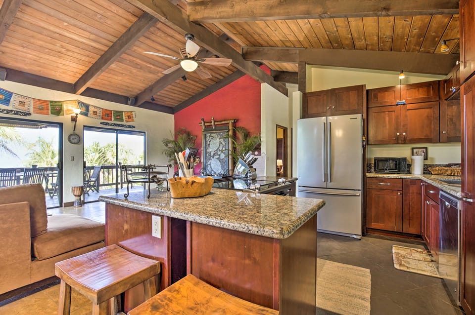 30-Day Stay at Kailua-Kona House w/ Hot Tub! House in Kalaoa