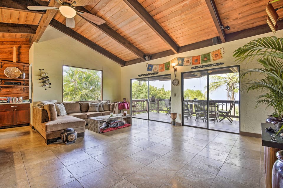 30-Day Stay at Kailua-Kona House w/ Hot Tub! House in Kalaoa