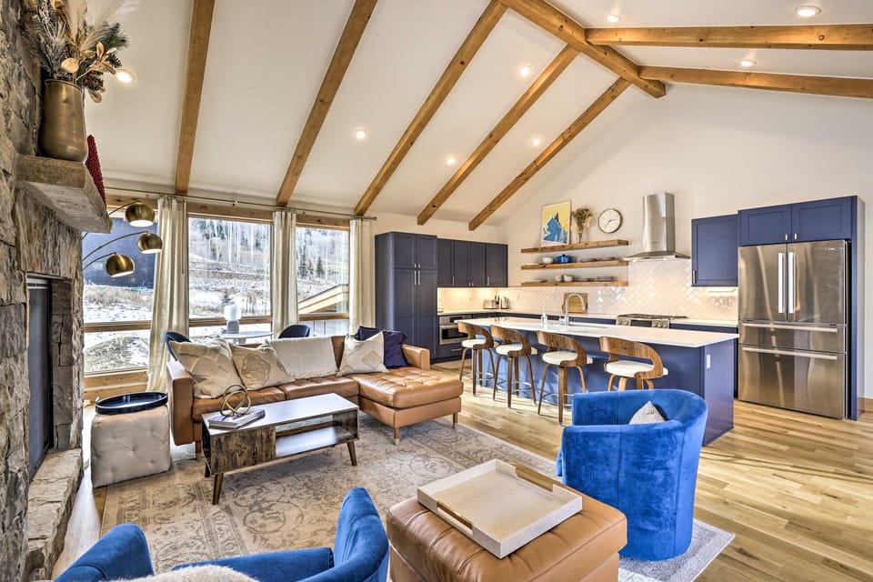 13 Mi to Slopes! Silverthorne Home w/ Pool Access House in Summit County