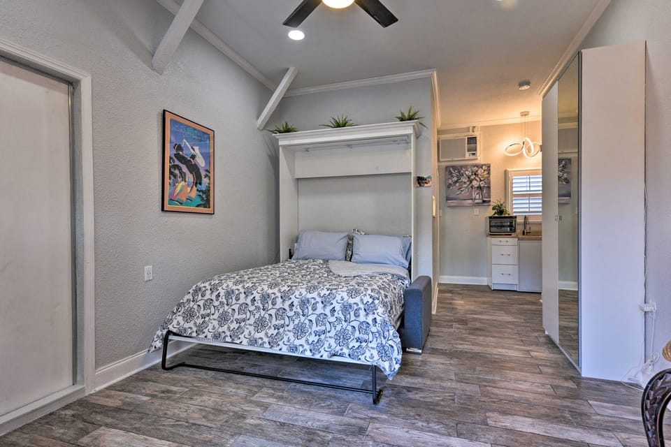 4 Mi to JAX! Quiet, Pet-Friendly Northside Studio Apartment in Jacksonville