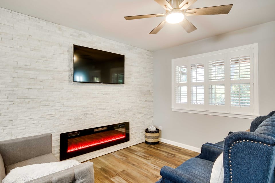 Step-Free Home w/ Fire Pit - 3 Miles to USC! House in Columbia