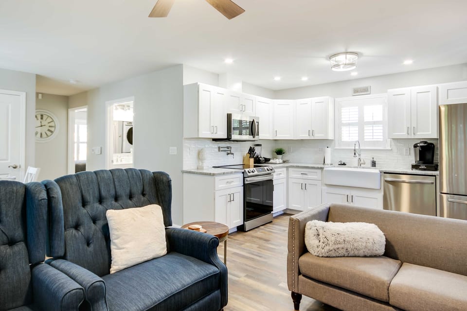 Step-Free Home w/ Fire Pit - 3 Miles to USC! House in Columbia