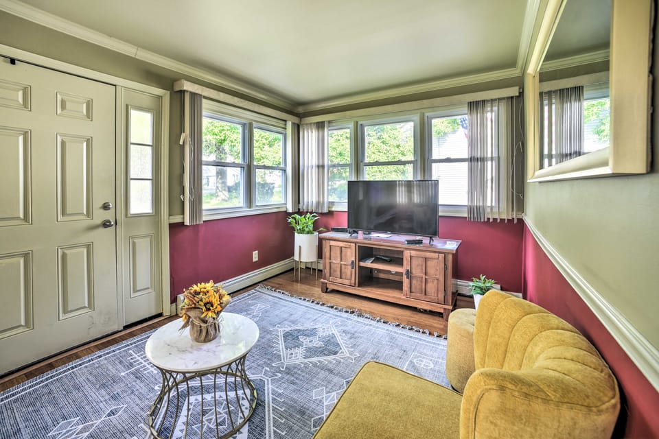 Pet-Friendly Latham Retreat ~ 7 Mi to Albany! House in Latham