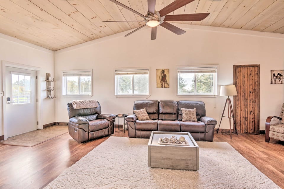 Equestrian Escape! Quiet Farm Stay Near Gettysburg House in Maryland