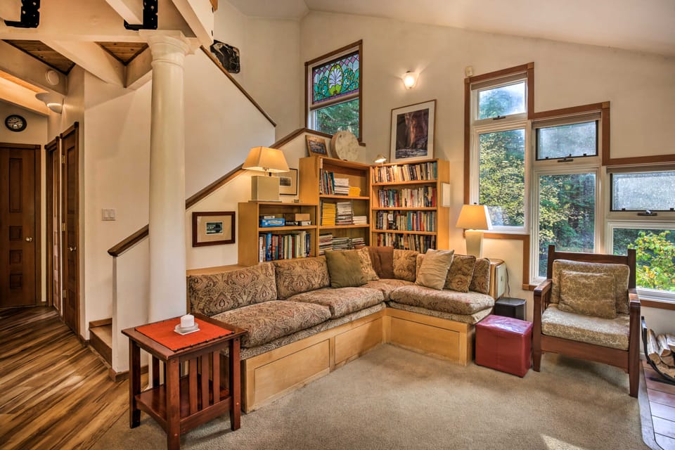 River Views, Private Hot Springs Tub, Forest, Deck Cottage in McKenzie River