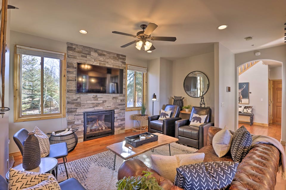 6 Mi to Keystone Ski! Mtn-View Cabin w/ Game Room House in Silverthorne