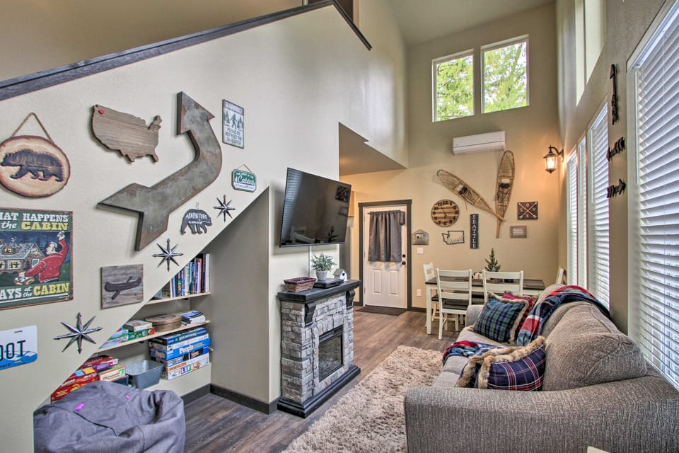 Cozy Cabin - 5 Miles to Mt Rainier National Park! House in Washington