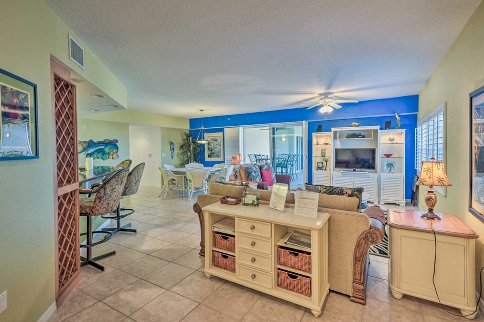 Coastal Penthouse: Steps to New Smyrna Beach! Apartment in Florida