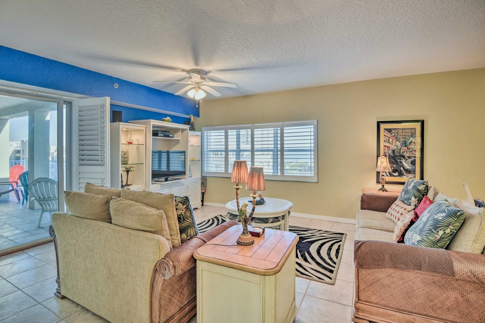 Coastal Penthouse: Steps to New Smyrna Beach! Apartment in Florida
