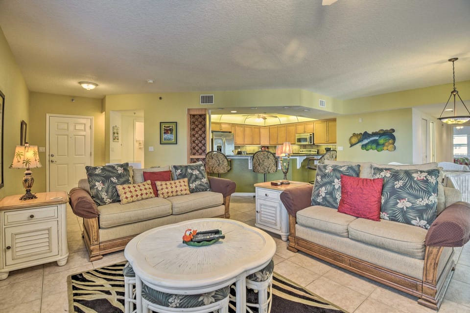 Coastal Penthouse: Steps to New Smyrna Beach! Apartment in Florida