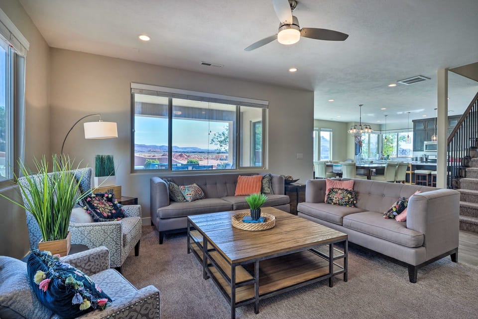 Utah Home w/ Pool & Hot Tub Access, Mtn Views! House in Santa Clara