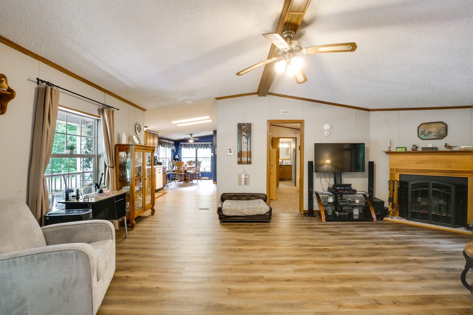 Haven in the Woods w/ 150 Acres, 2 Ponds House in Illinois