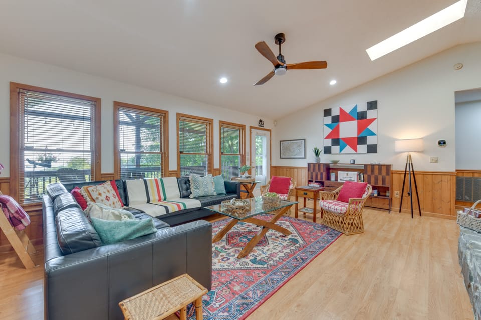Pet-Friendly Waynesville Retreat w/ Hot Tub! House in Tennessee