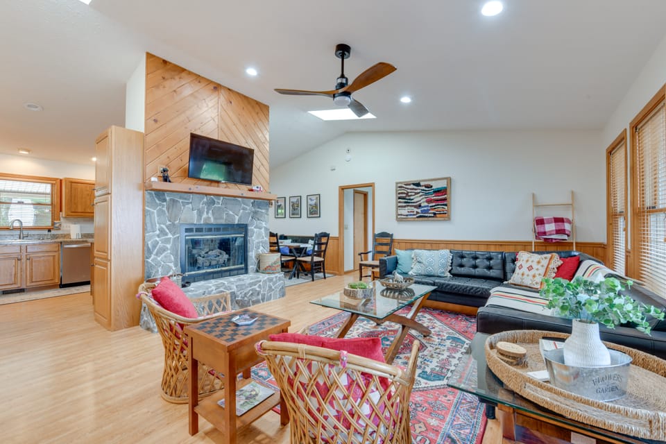 Pet-Friendly Waynesville Retreat w/ Hot Tub! House in Tennessee