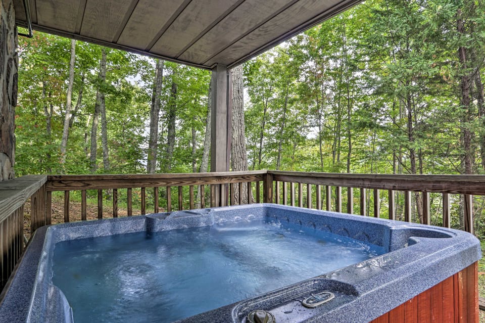 Deck & Hot Tub: Mtn-View Gatlinburg Cabin House in Gatlinburg