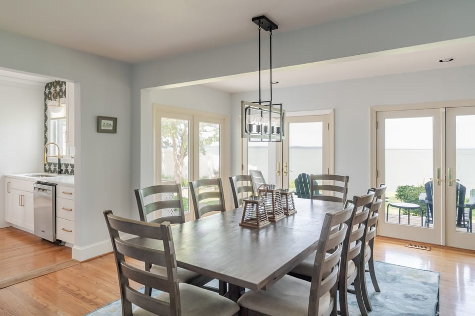 Hot Tub + Private Beach: Waterfront Urbanna Escape House in Virginia