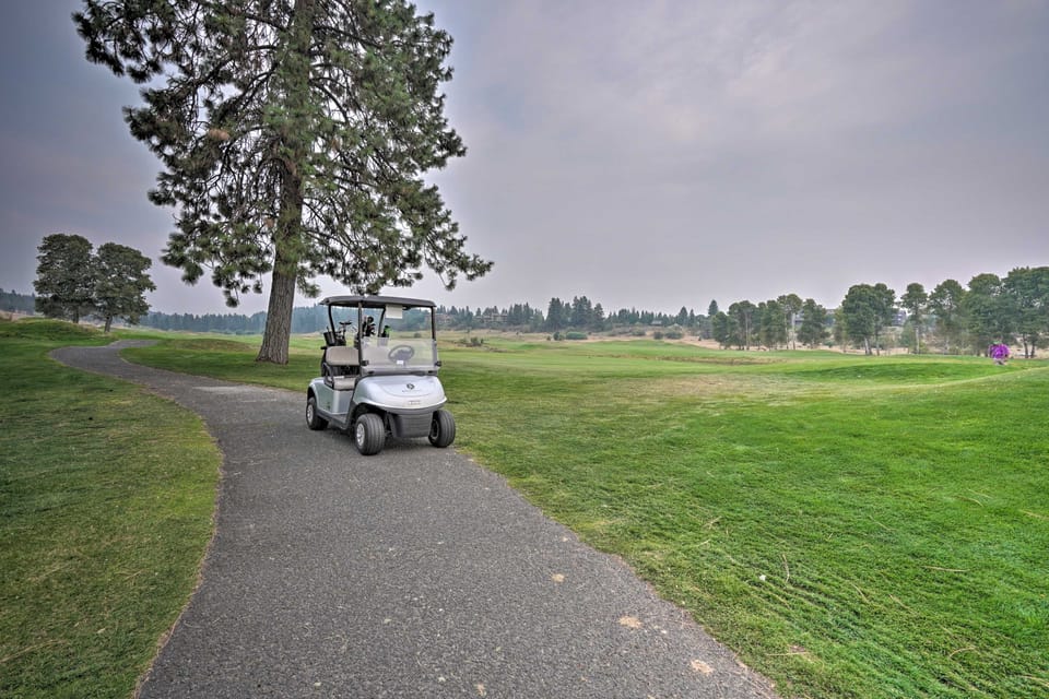 Chalet at Running Y Resort w/ Wraparound Deck! House in Oregon