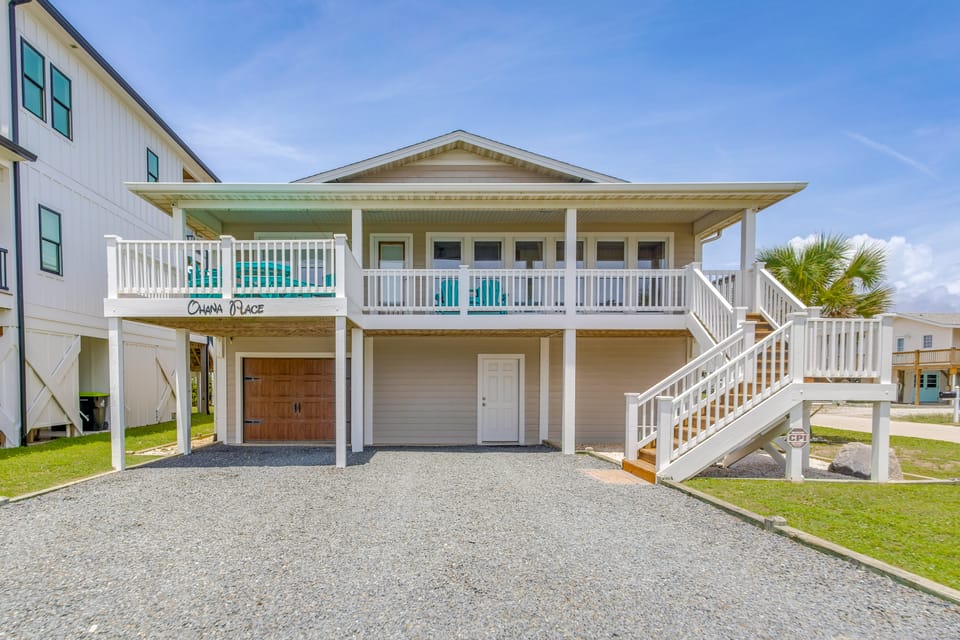 Coastal Home: Walk to Holden Beach! House in Holden Beach