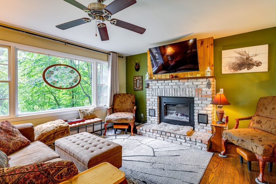 Rustic Adirondacks Home w/ Hot Tub & Lake Access! House in Hudson Valley