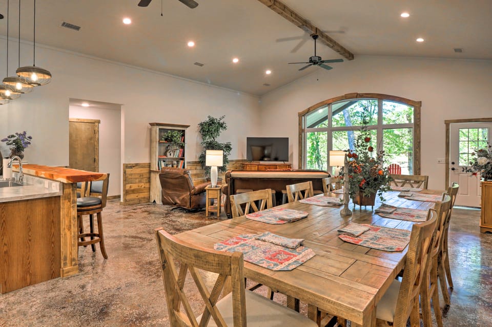 Riverfront 'Heaven on the White' w/ Covered Patio! House in Arkansas
