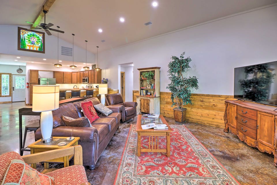 Riverfront 'Heaven on the White' w/ Covered Patio! House in Arkansas